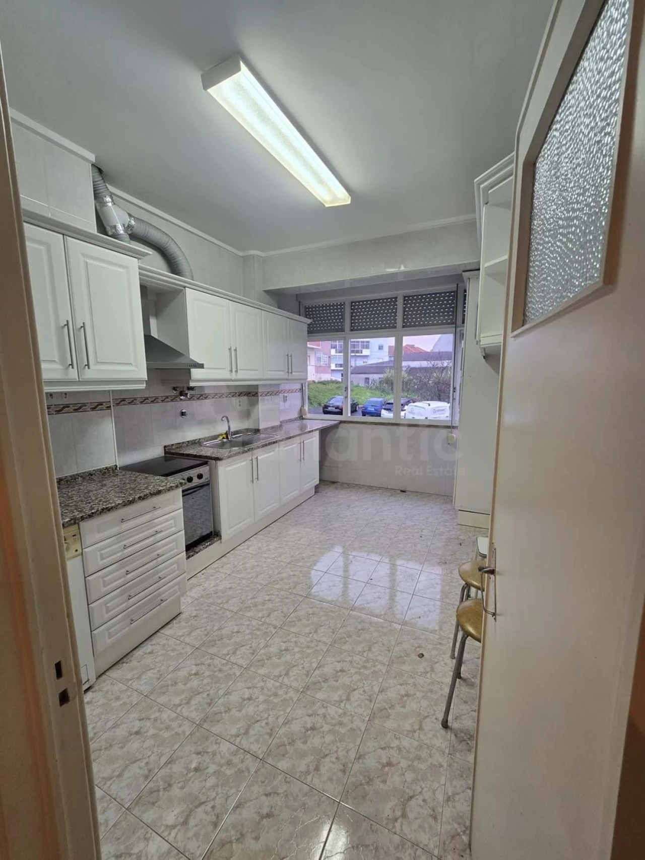 Apartamento T2 para Venda em Águas Livres Foto 1