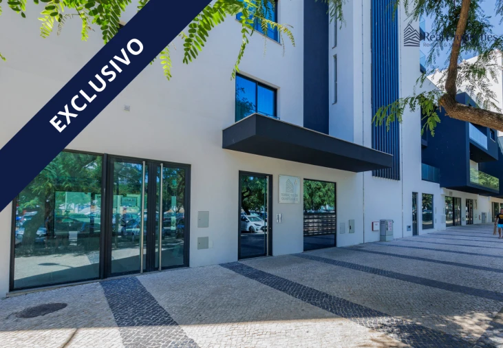 Negócio para Venda em Quarteira Foto 1