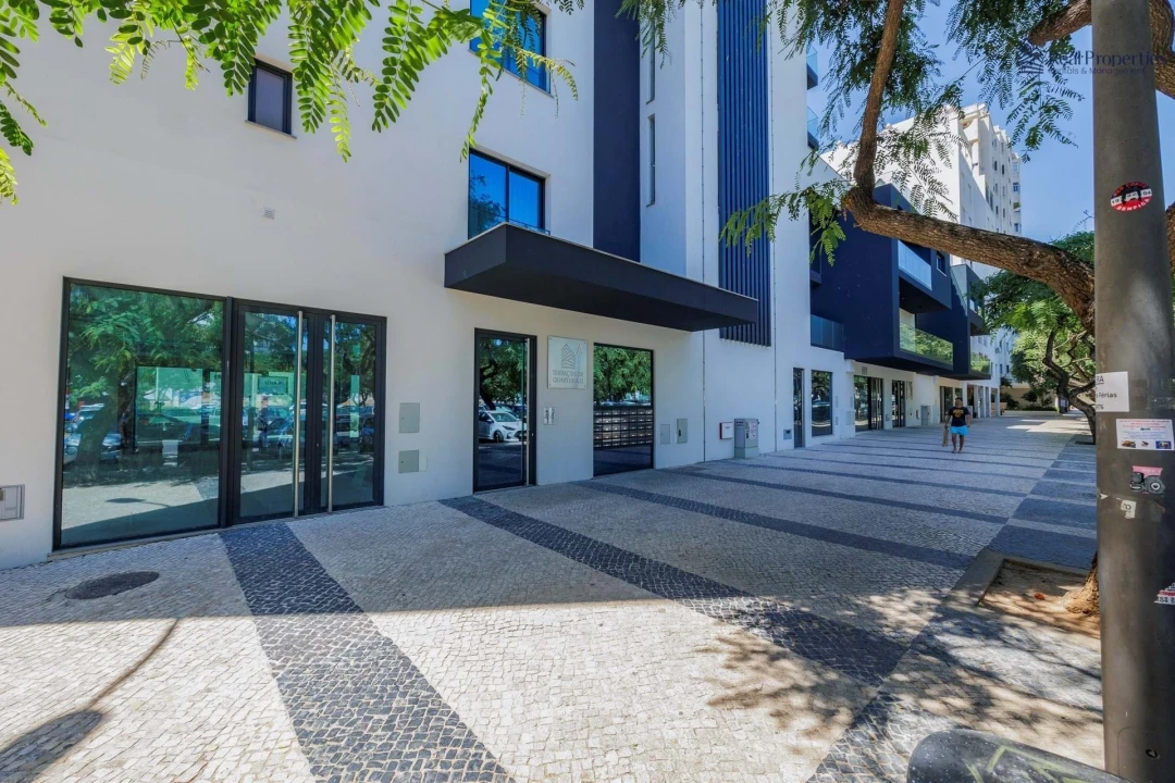 Negócio para Venda em Quarteira Foto 3