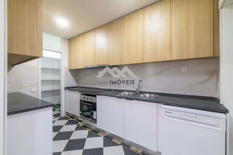 Apartamento T4 para Venda em Bougado (São Martinho e Santiago) Foto 16