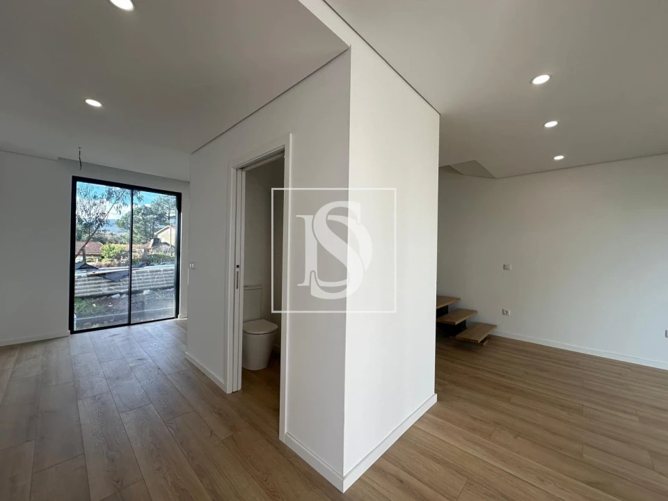 Moradia T2 para Venda em Lijo Foto 5