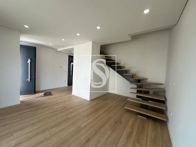 Moradia T2 para Venda em Lijo Foto 3