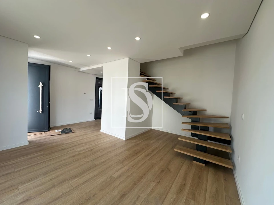 Moradia T2 para Venda em Lijo Foto 3