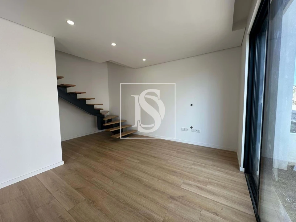 Moradia T2 para Venda em Lijo Foto 4