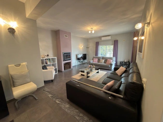 Moradia T4 para Venda em Boliqueime Foto 2