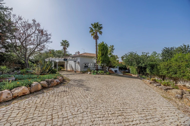 Moradia T4 para Venda em Boliqueime Foto 10