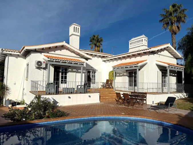 Moradia T4 para Venda em Boliqueime Foto 1