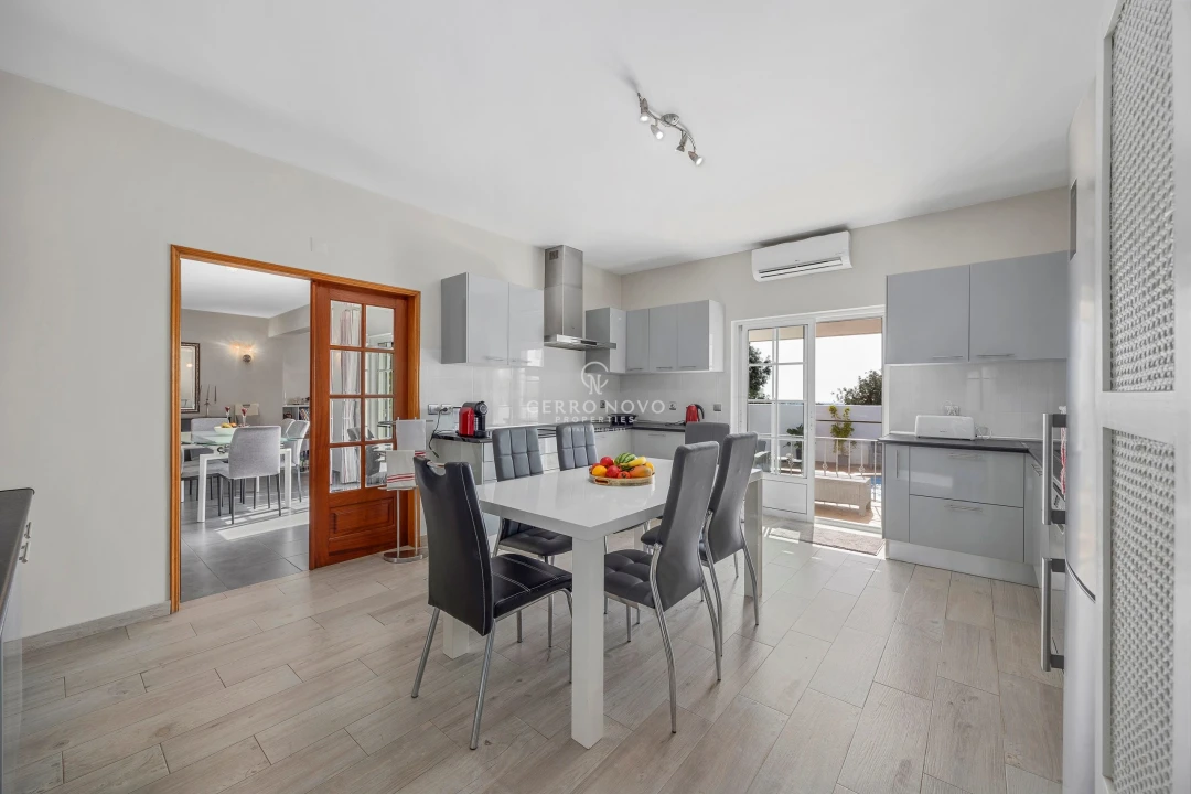 Moradia T4 para Venda em Boliqueime Foto 3