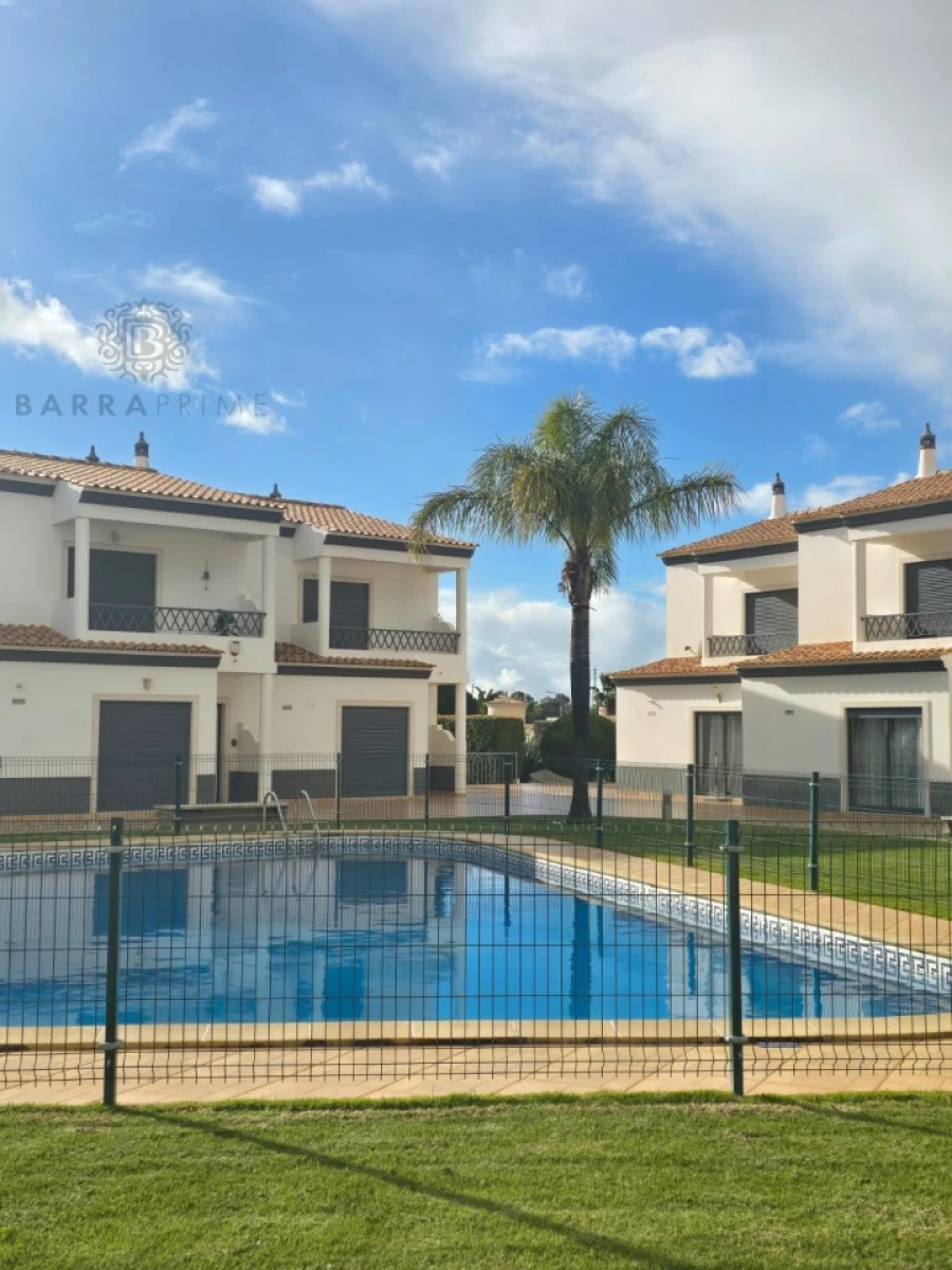 Moradia T3 para Venda em Albufeira e Olhos de Água Foto 1