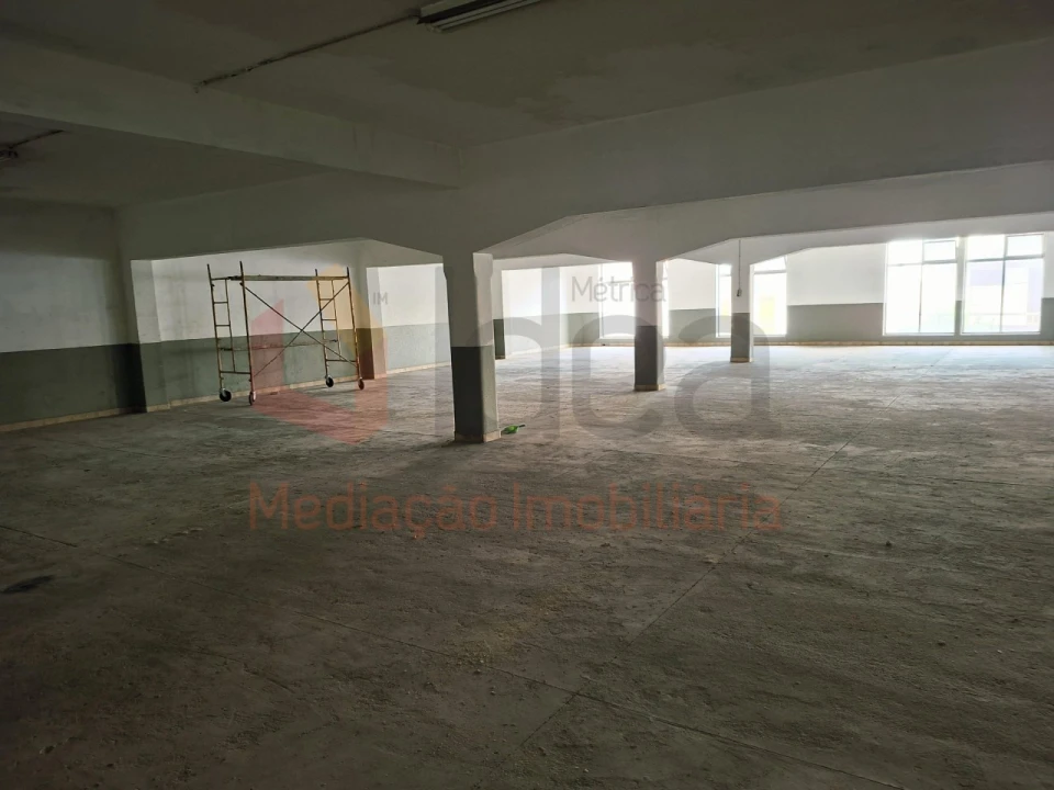 Armazém para Venda em Amora Foto 2