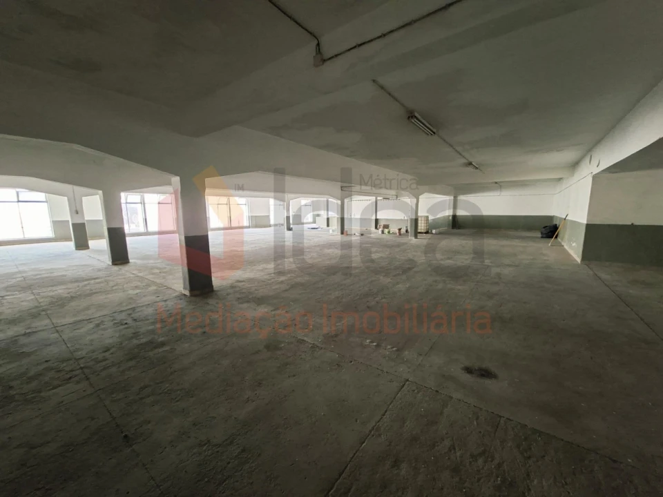 Armazém para Venda em Amora Foto 4