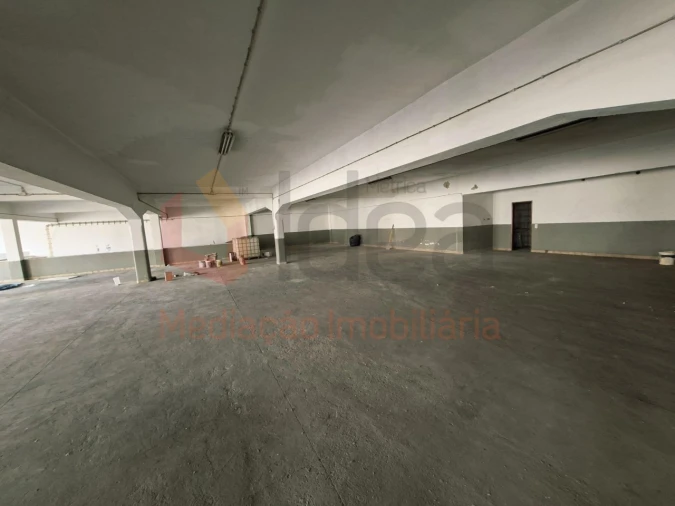 Armazém para Venda em Amora Foto 3