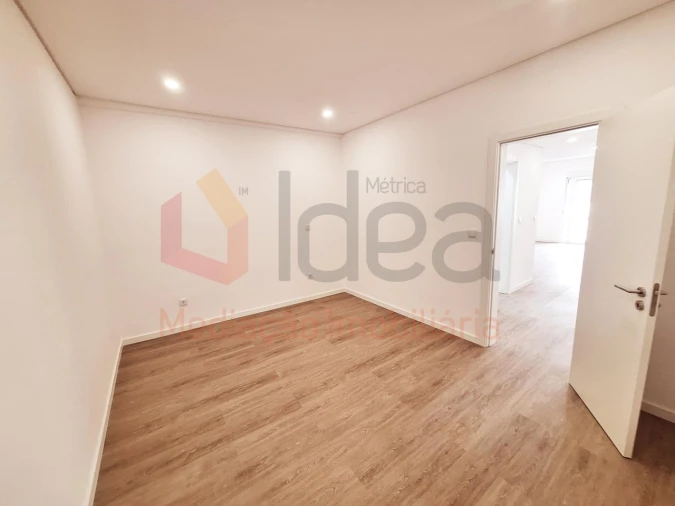 Apartamento T2 para Venda em Seixal, Arrentela e Aldeia de Paio Pires Foto 12