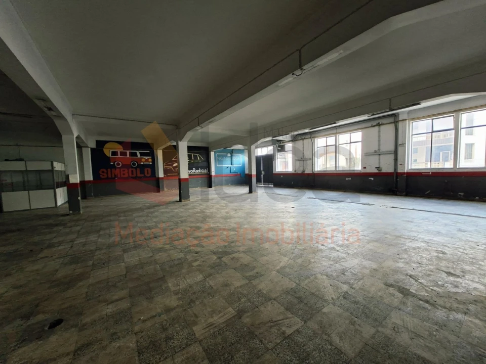 Armazém para Venda em Amora Foto 4