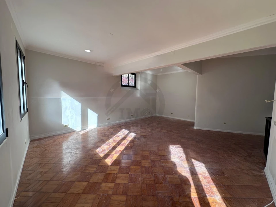 Moradia T4 para Venda em Funchal (Santa Luzia) Foto 4