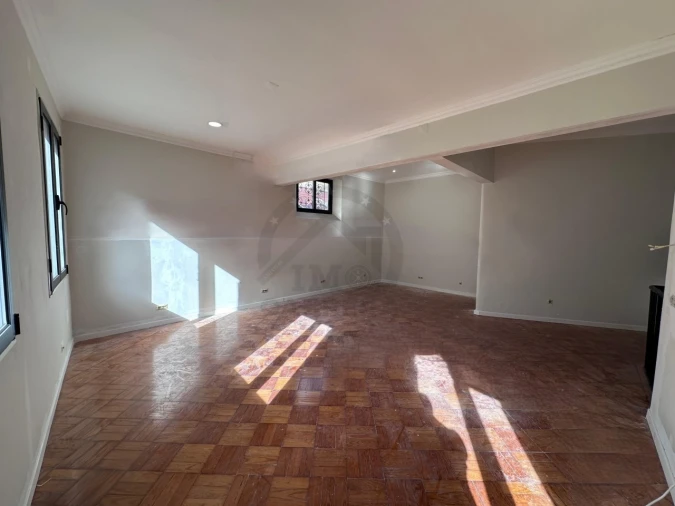 Moradia T4 para Venda em Funchal (Santa Luzia) Foto 4