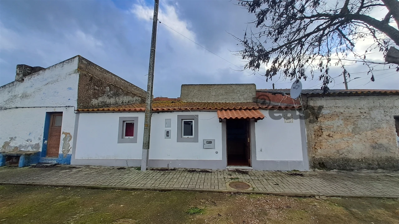 Moradia T1 para Venda em Figueira dos Cavaleiros Foto 3