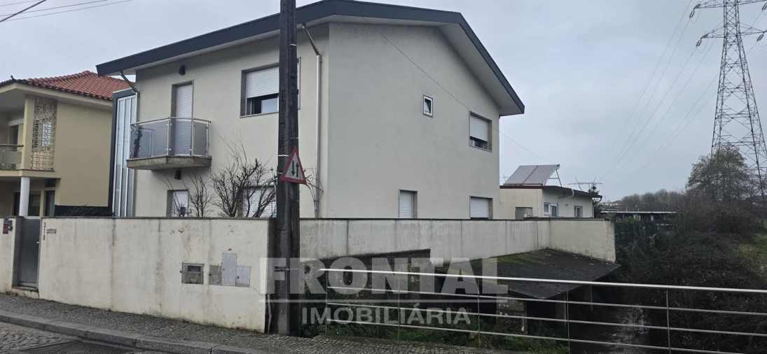 Moradia T3 para Venda em Cidade da Maia Foto 1