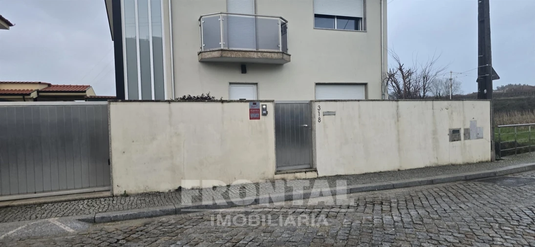 Moradia T3 para Venda em Cidade da Maia Foto 2