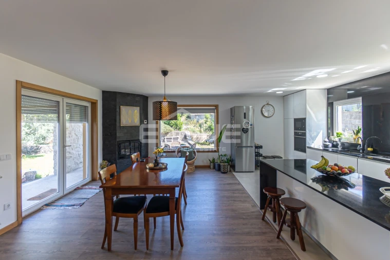 Moradia T3 para Venda em Fajões Foto 3