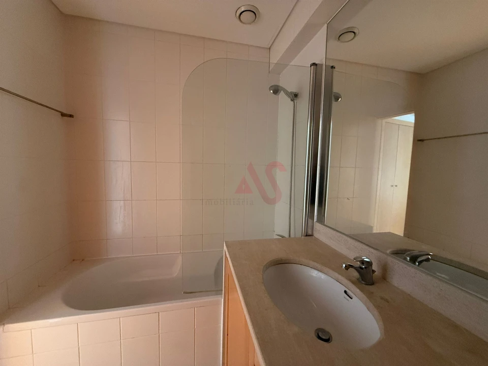 Apartamento T1 para Arrendamento em Parque das Nações Foto 16