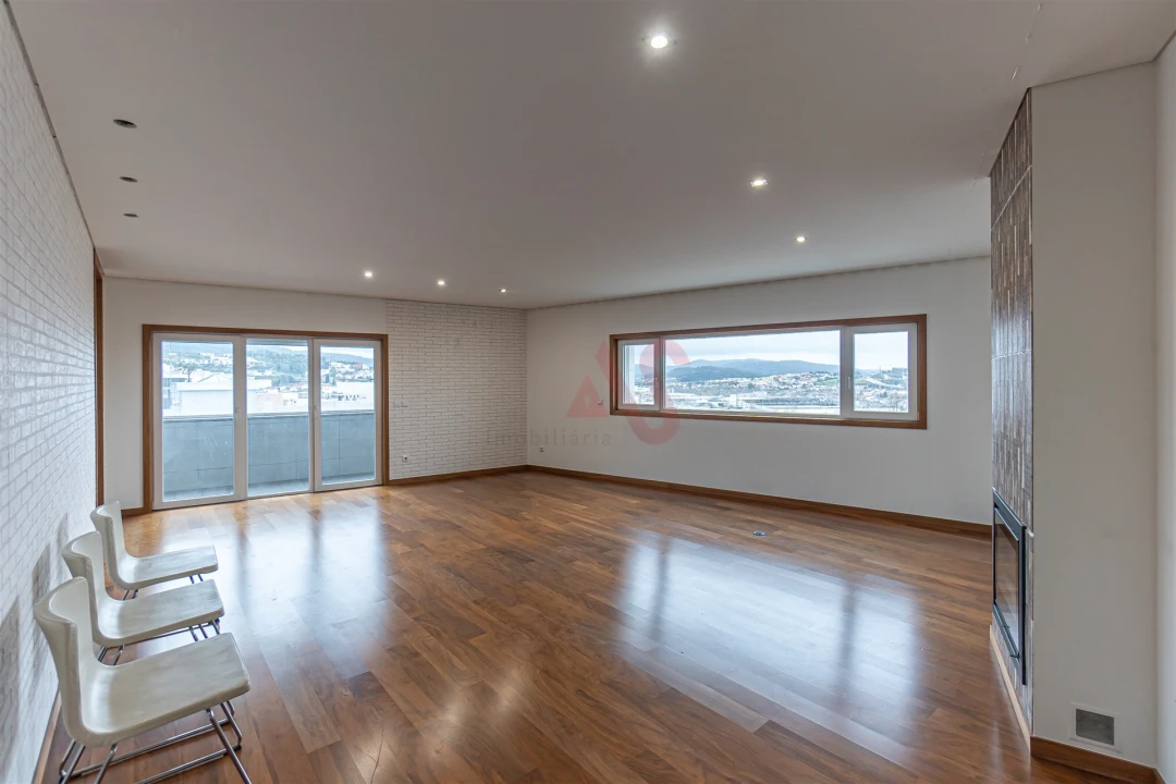 Apartamento T3 para Venda em Ferreiros e Gondizalves Foto 1