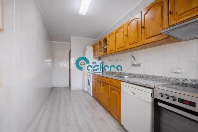 Apartamento T3 para Venda em Vilar de Andorinho Foto 5