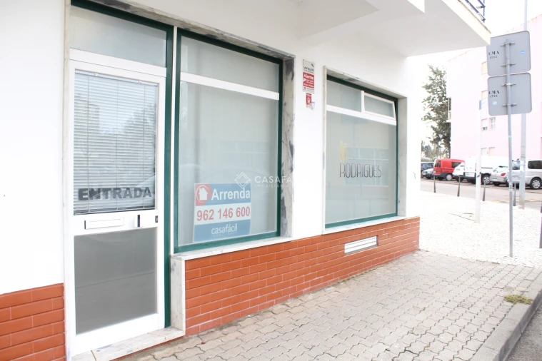 Loja para Arrendamento em Alcochete Foto 1