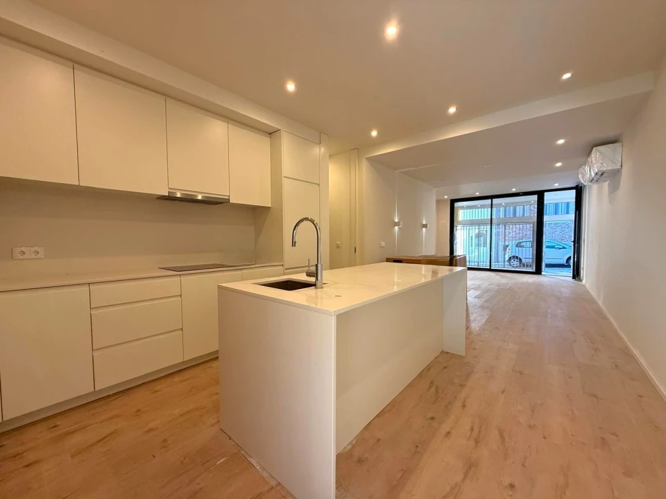 Apartamento T2 para Venda em Lordelo do Ouro e Massarelos Foto 1