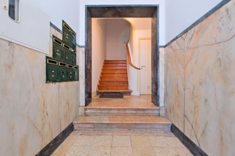 Apartamento T2 para Venda em Santo António Foto 22