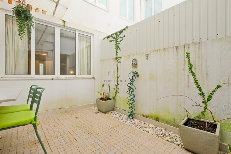 Apartamento T2 para Venda em Santo António Foto 9