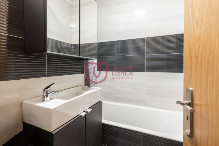 Apartamento T3 para Venda em Lordelo do Ouro e Massarelos Foto 15