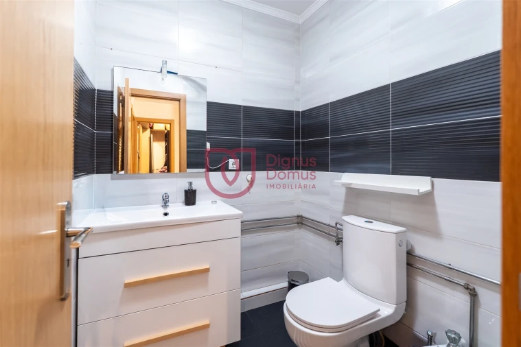 Apartamento T3 para Venda em Lordelo do Ouro e Massarelos Foto 14