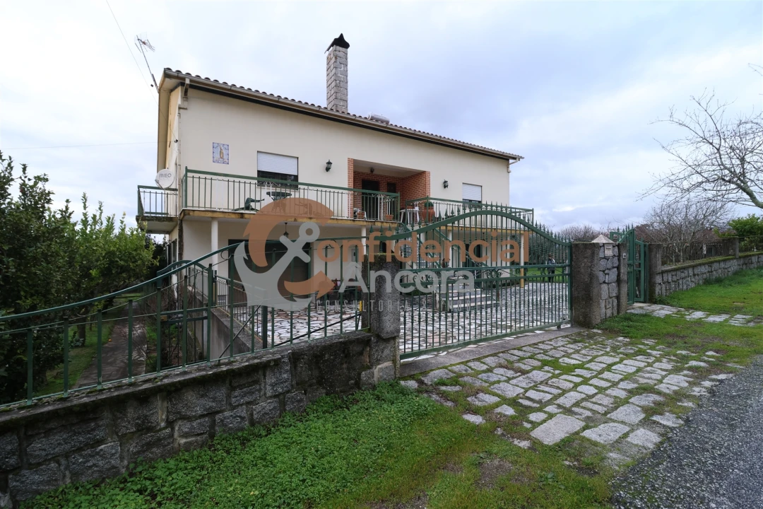 Moradia T3 para Venda em Melo e Nabais Foto 1