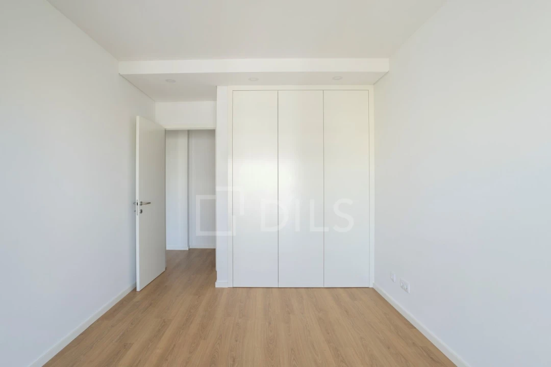 Apartamento T3 para Venda em Faro (Sé e São Pedro) Foto 3