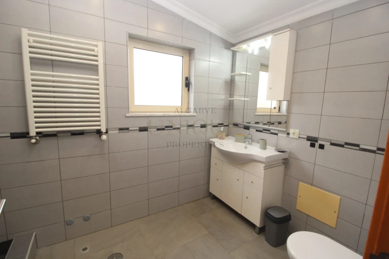 Moradia T4 para Venda em Lagos (São Sebastião e Santa Maria) Foto 13