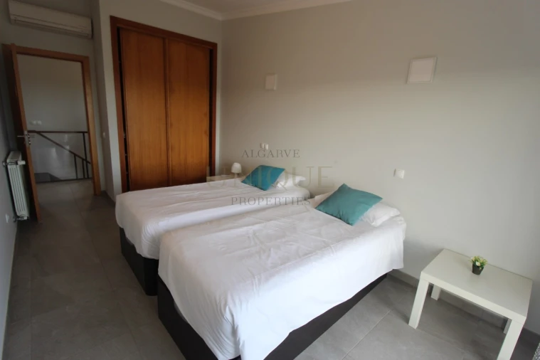 Moradia T4 para Venda em Lagos (São Sebastião e Santa Maria) Foto 24