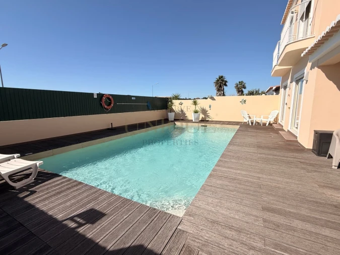 Moradia T4 para Venda em Lagos (São Sebastião e Santa Maria) Foto 2