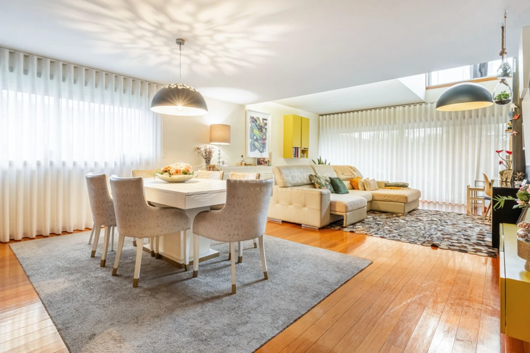 Moradia T4 para Venda em Milheiros Foto 1