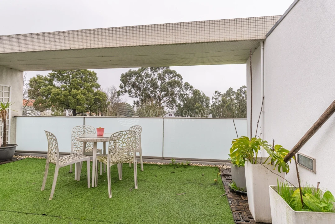 Moradia T4 para Venda em Milheiros Foto 19