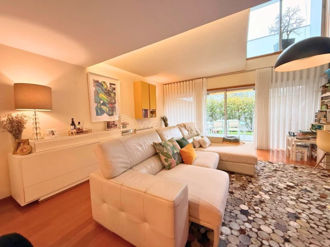 Moradia T4 para Venda em Milheiros Foto 1