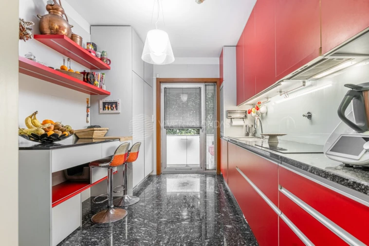 Moradia T4 para Venda em Milheiros Foto 6