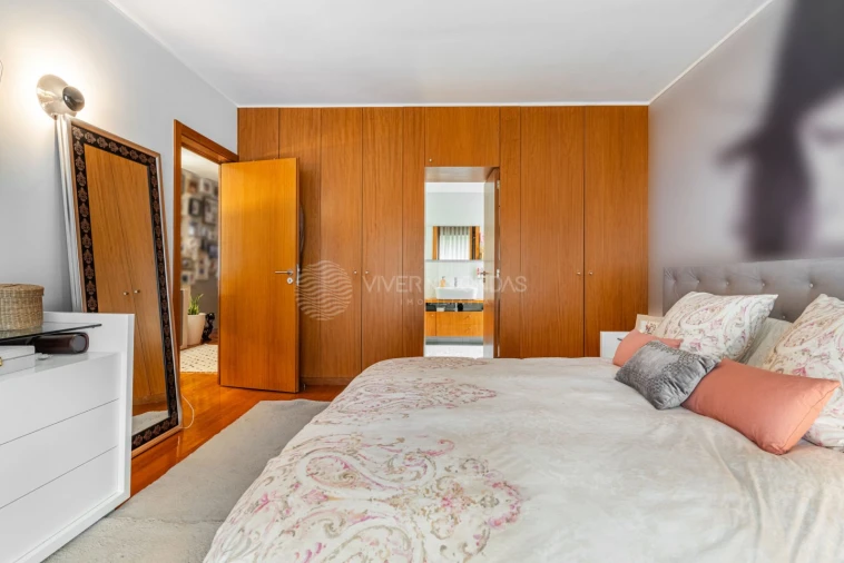 Moradia T4 para Venda em Milheiros Foto 15