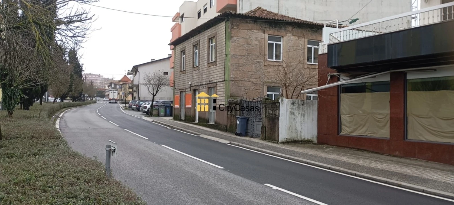 Terreno para Venda em Castêlo da Maia Foto 2