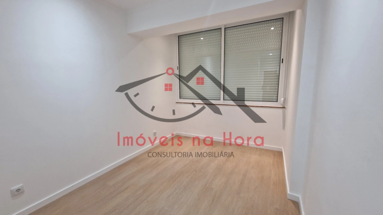 Apartamento T3 para Venda em Queluz e Belas Foto 3