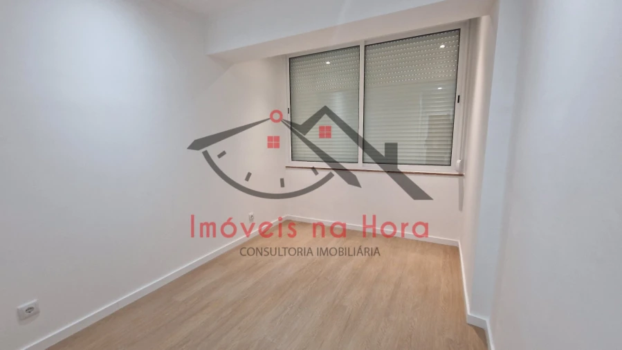 Apartamento T3 para Venda em Queluz e Belas Foto 3