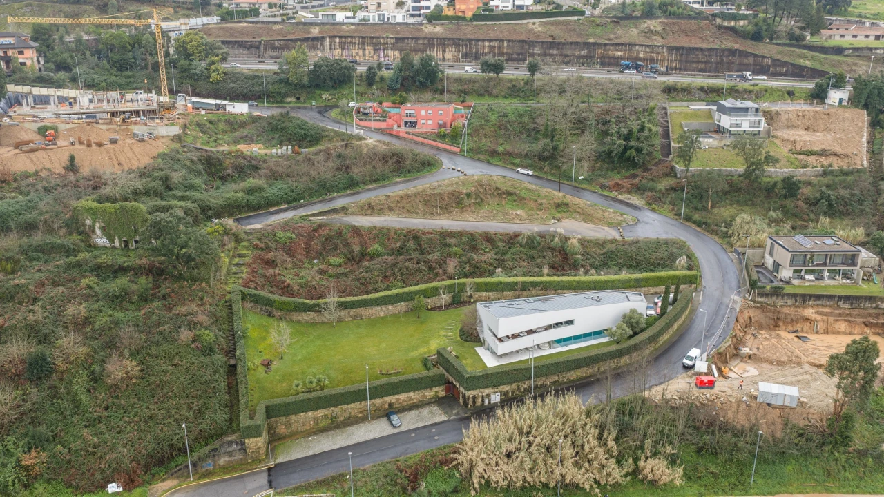 Terreno para Venda em Oliveira do Douro Foto 6