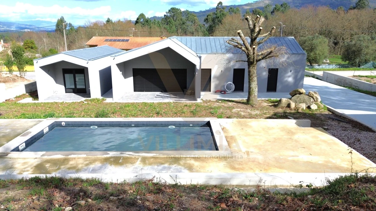 Moradia T3 para Venda em Facha Foto 5