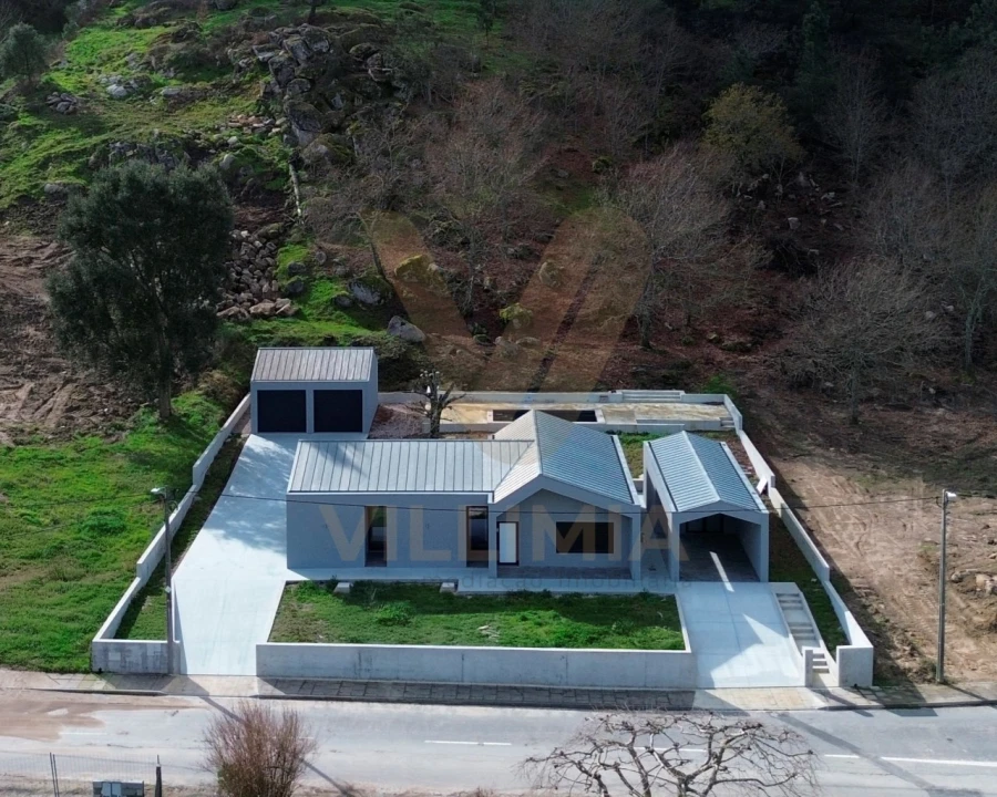 Moradia T3 para Venda em Facha Foto 1