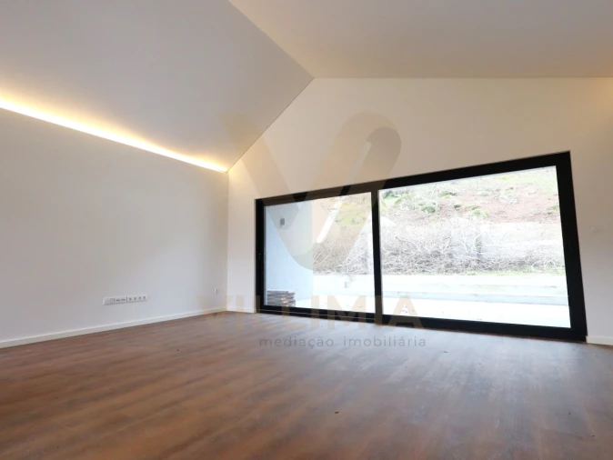 Moradia T3 para Venda em Facha Foto 15